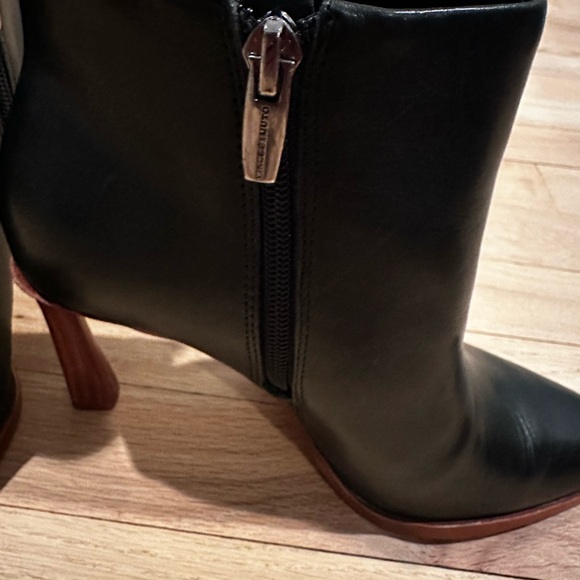 New condition Vincent Camuto all leather booties! - Picture 4 of 9